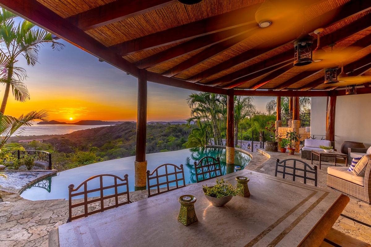Costa Rica retreat property with tropical views