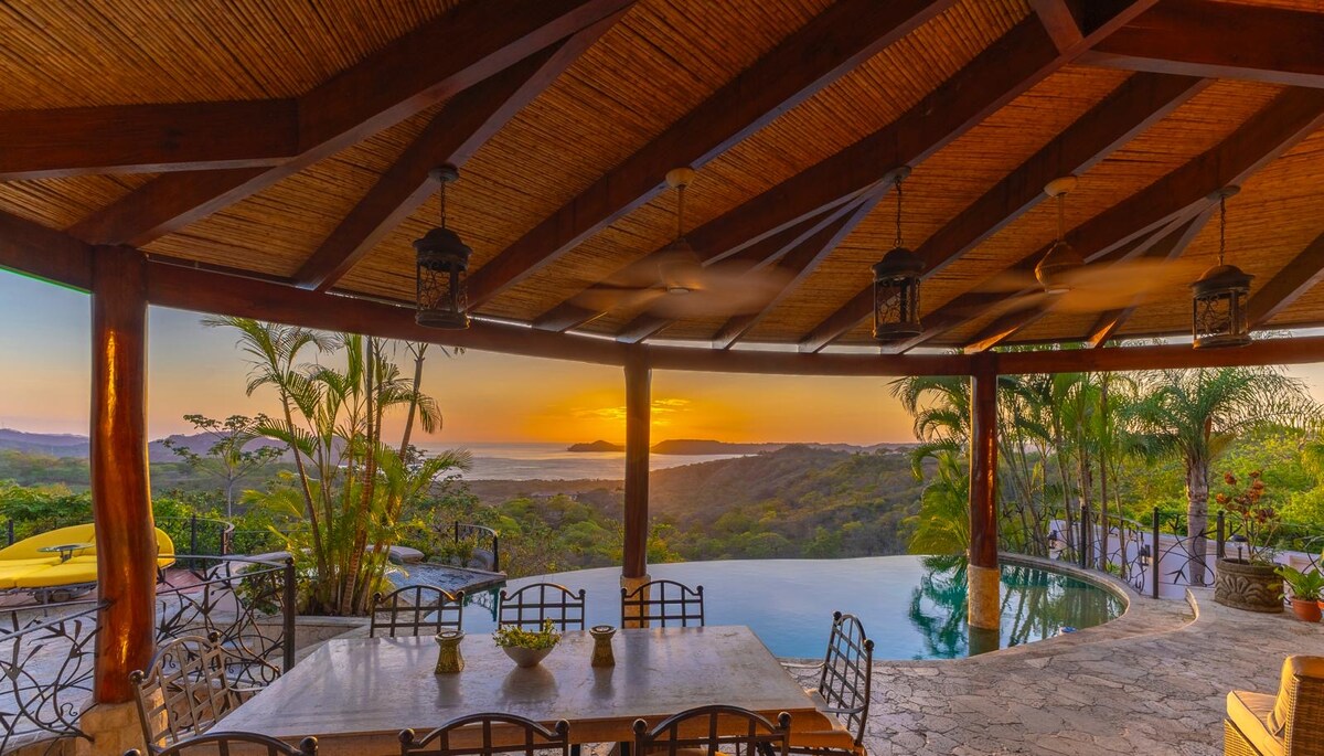 Costa Rica retreat dining and gathering space